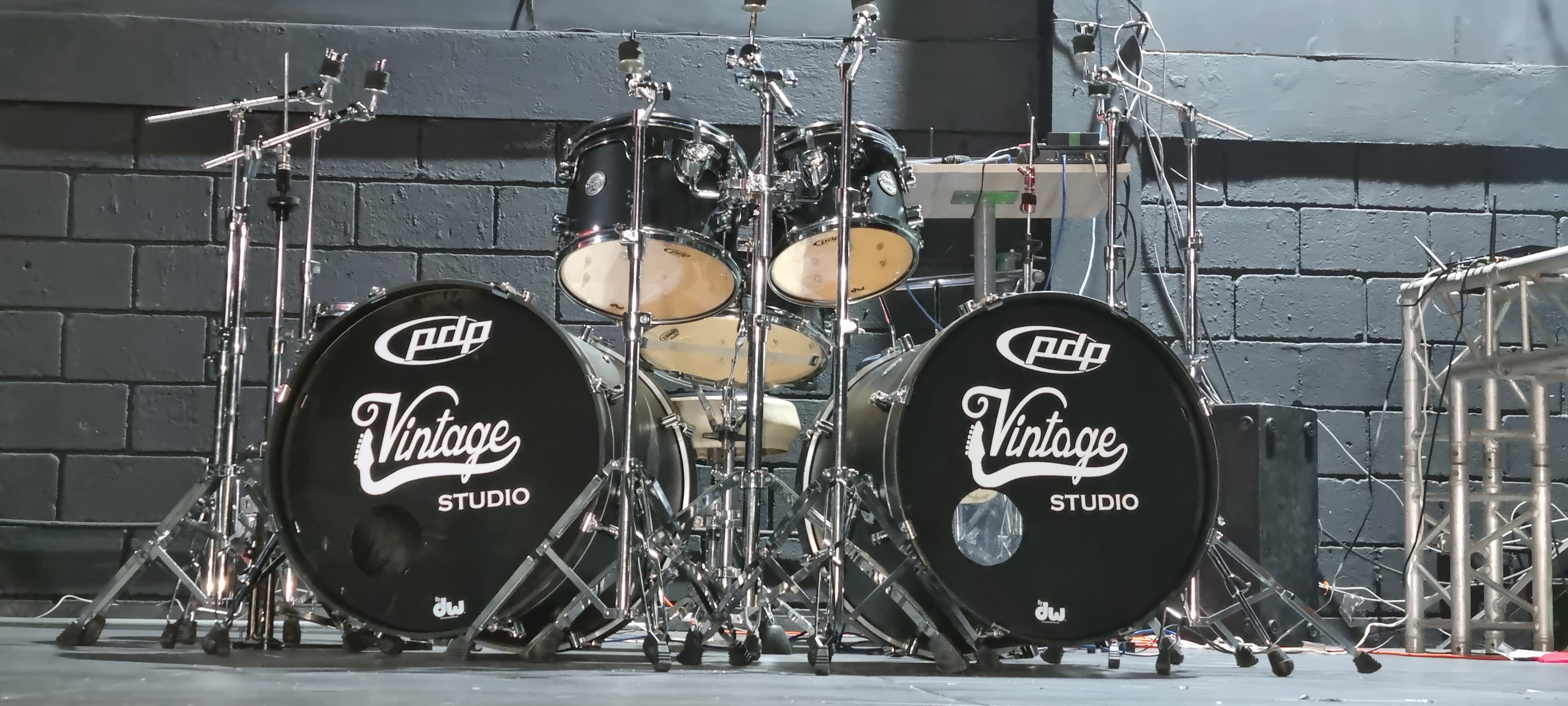 Alquiler de equipo musical Backline y PA para eventos en Vintage Studio